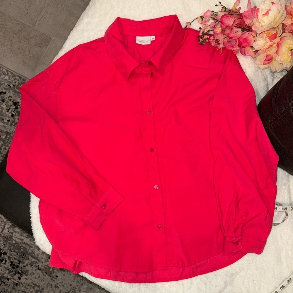 2 x 20$ Only Carmakoma Red Button-Up Blouse Size 46